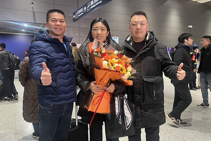 陜西翁財發(fā)會長和劉森執(zhí)行會長飛機(jī)場接機(jī)